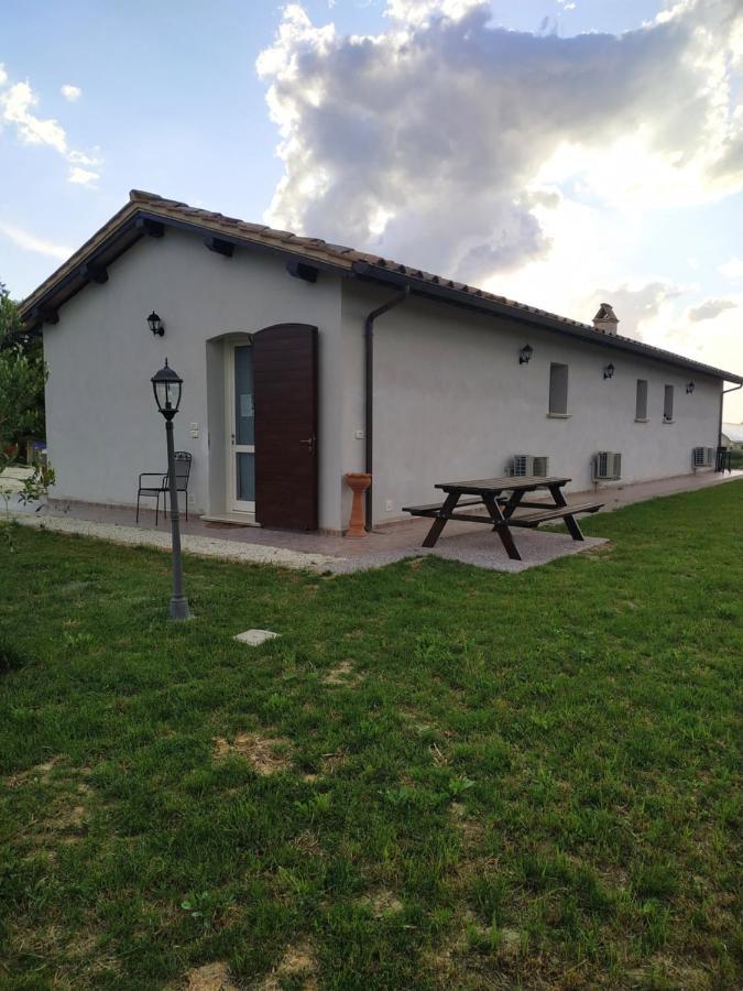 Agriturismo " Le Serre" 斯佩洛 外观 照片