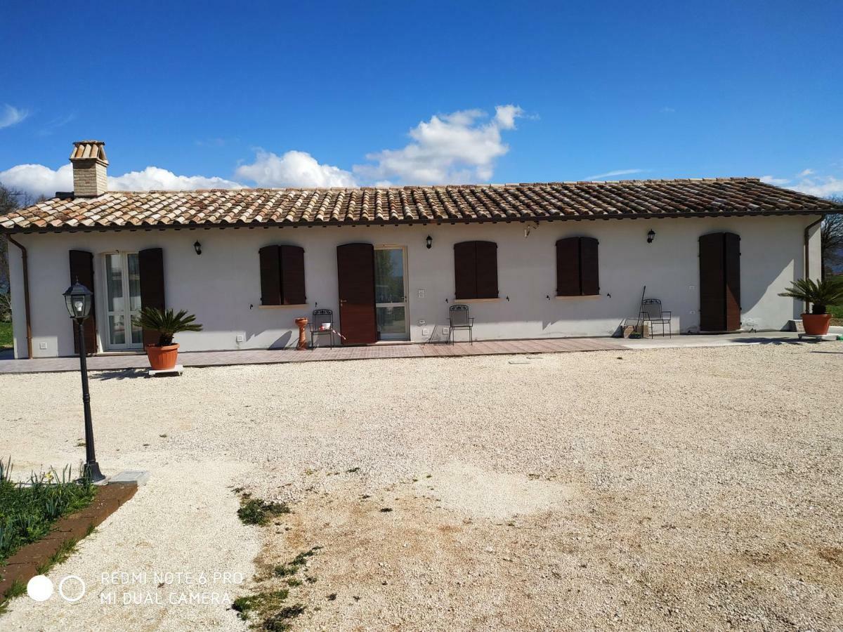 Agriturismo " Le Serre" 斯佩洛 外观 照片